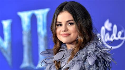 Selena Gomez Opens Up To Miley Cyrus About Having Bipolar Disorder