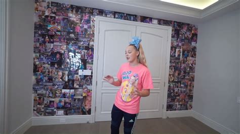 Inside Jojo Siwas New Home As Youtuber Shows Off Enormous Merch Store Metro News