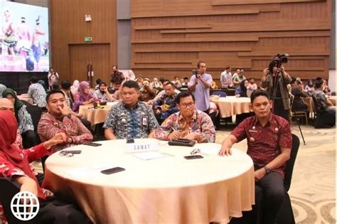 Camat Ujung Tanah Bersama Para Lurah Dan Ketua LPM Hadiri Seminar