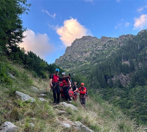 Turist De De Ani Cu Entors De Glezn Salvat Cu Elicopterul Smurd