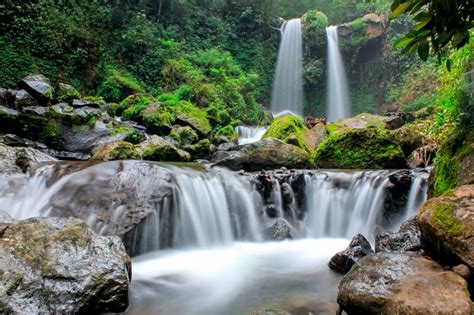 Air Terjun Grenjengan Kembar Ada Dinding Cinta Dan Pesona Empat Air