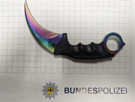 Bpol Nrw J Hriger Mit Martialischem Messer Zum Karneval