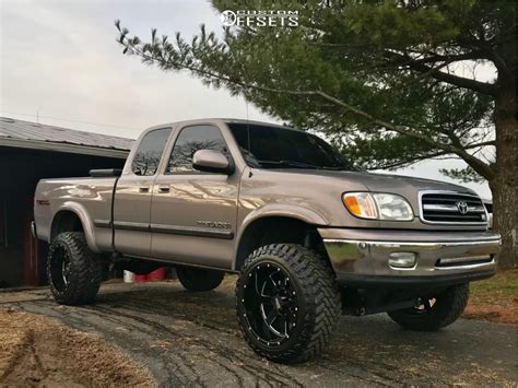 Toyota Tundra Wheel Offset Aggressive Outside Fender