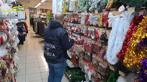 Addobbi Natalizi Giochi E Bigiotteria Non Sicuri Maxi Sequestro Della