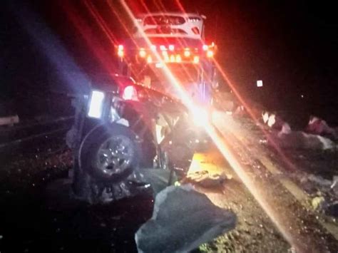 Impactante Choque Entre Dos Tracto Camiones