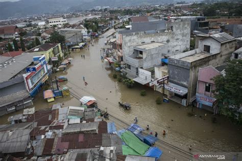 Banjir Di Bandung Pertamina Pastikan Penyaluran BBM Dan Elpiji Aman