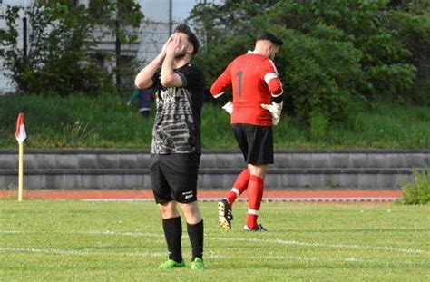 Fu Ball Kreisklasse Hof Fc T Rk Hof Schl Gt In Der Nachspielzeit Zu