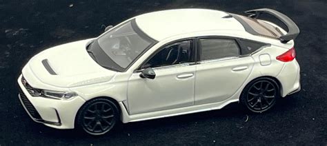 Honda Civic Type R 2023 In Championship White 164 Scale Diecast Car