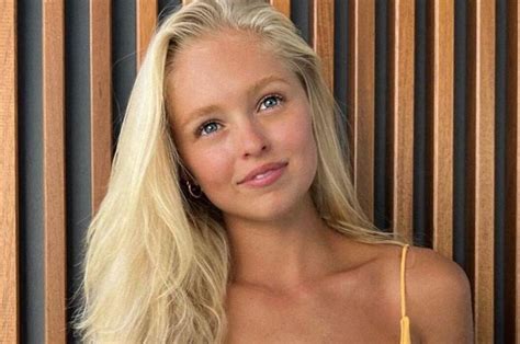 Wskoczyła w bikini z wiązaniami Opublikowała zdjęcia z rajskiej plaży