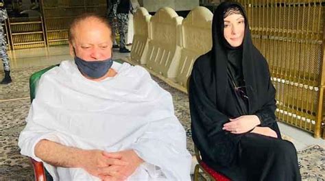 Watch Nawaz Sharif Maryam Perform Umrah Under Tight Security