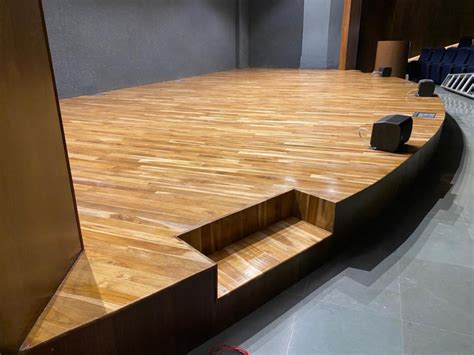 Wood Auditorium Stage Flooring Feature Accurate Dimension High Strength Quality Tested