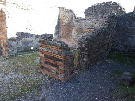 Vii Pompeii December Looking East To Two Rooms In North