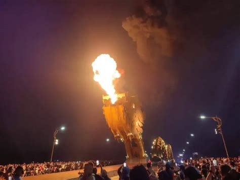 The Dragon Bridge Fire Show in Da Nang: Fire and Water! (+where to watch)