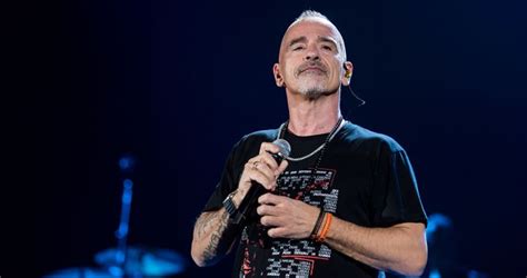 Eros Ramazzotti En El Amor No Hay Edad Eros Ramazzotti Presenta A Su