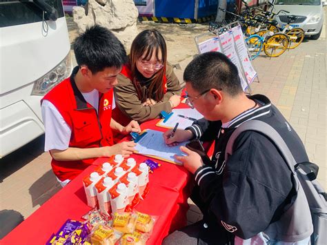 我校持续开展“青春心向党，无偿献血我参与”无偿献血车进校园活动 学工部