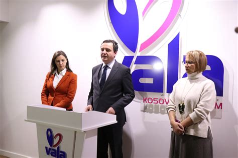 Kryeministri Kurti Dhe Ministrja Rizvanolli Vizituan Telekomin E