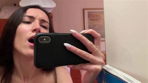 Ненасытная девушка трахнула капитана круизного лайнера Free Porn