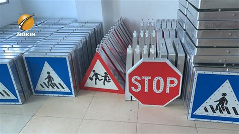 Customized Flashing Solar Led Stop Sign Nokin Solar Road Studs