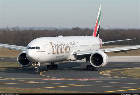 A6 ENT Emirates Boeing 777 31HER Photo by Imre Szabó ID 1021038