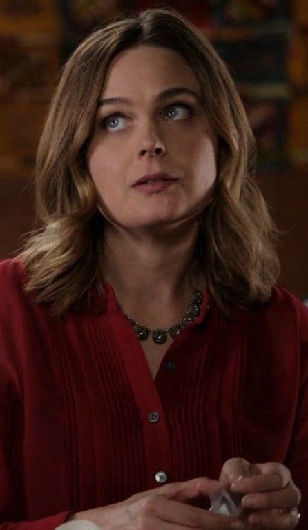 Pin By Mark Flesner On Emily Deschanel Bones Emily Deschanel Booth