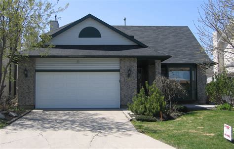 IKO Dual Black 3 tab shingles - Dr. Roof - Winnipeg Manitoba Canada