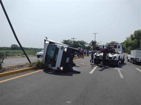 Pierde El Control Del Volante Y Se Accidenta En La Carretera Veracruz Xalapa