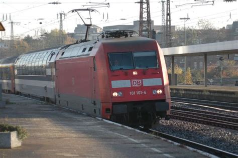 An Ec Mit Wagen Der Sbb Bei Der Einfahrt In Den Essener Hbf