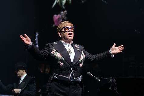 Concert Review Elton John Bids Farewell Yellow Brick Road And Goes