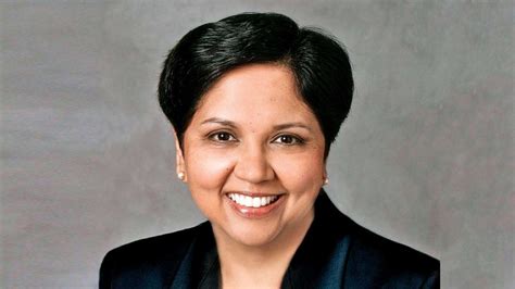 Indra Nooyi la mujer que revolucionó el liderazgo empresarial