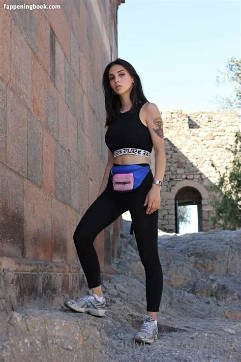 Aisux Nude OnlyFans Leaks Fappening Page FappeningBook