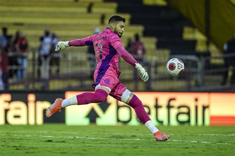 Matheus Cunha Chama A Aten O Do Mercado Mas Goleiro Prioriza