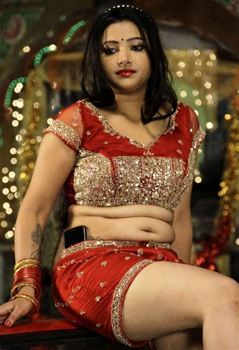 Swetha Basu Prasad Hot Stills Wallwoods