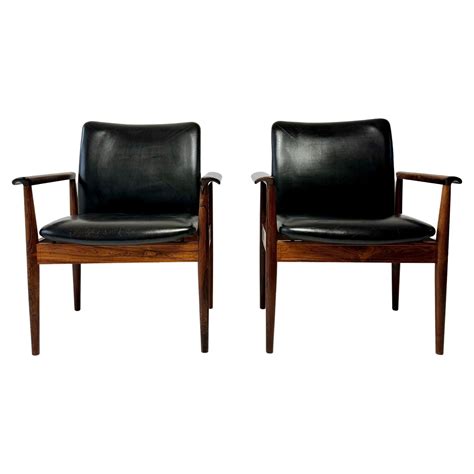 Set Of Chieftain Armchair And Chieftain Stool In Wood And Leather By