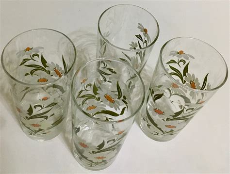 Vintage Daisy Drinking Glasses Set Of Four