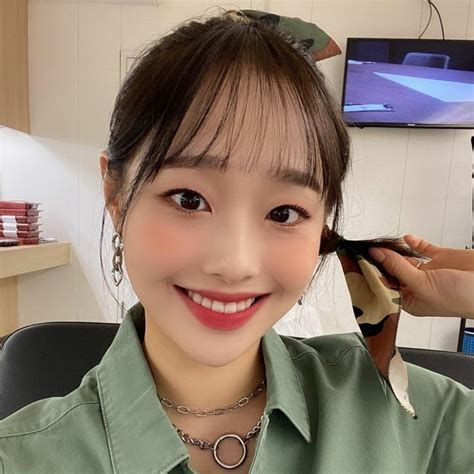 𝙺𝙽𝟶𝚆𝙿𝙾𝙸𝚂𝙾𝙽 Chuu loona Kpop Chuu selcas