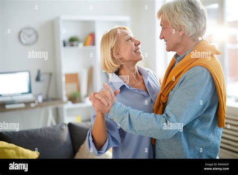 Homme Mature Dansant Banque De Photographies Et Dimages Haute R Solution Alamy