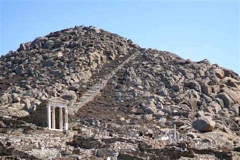 Delos Grecia El 11 De Septiembre De 2018 Los Turistas Asciende Monte