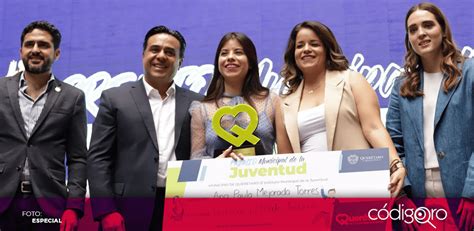 Nava Asiste A La Entrega Del Premio Municipal De La Juventud 2022