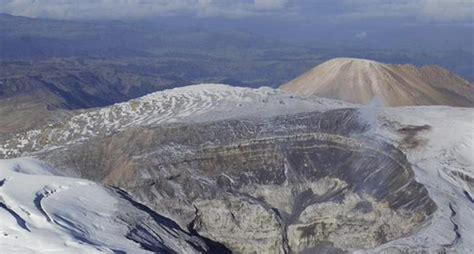 Volcán Nevado del Ruiz hoy sigue en alerta naranja por ceniza