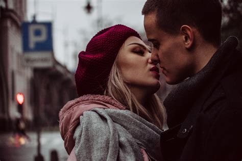 12 Tipos De Besos Y Su Significado Descubre Sus Componentes