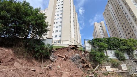 Desabamento de muro de prédio deixa duas casas interditadas em São