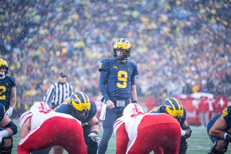 Michigan football passing game shows familiar struggles