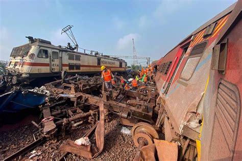 印度3火車連環撞釀嚴重死傷 目擊者：滿地鮮血斷肢⋯⋯ 國際 自由時報電子報