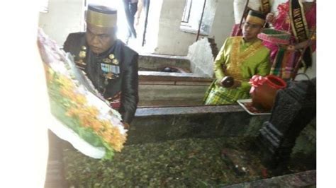 Fahsar Ziarah ke Makam Raja Bone ke-15 Arung Palakka Sultan Saaduddin - Tribun-timur.com