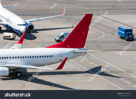 Airplane On Airstrip Top View Images Stock Photos Vectors