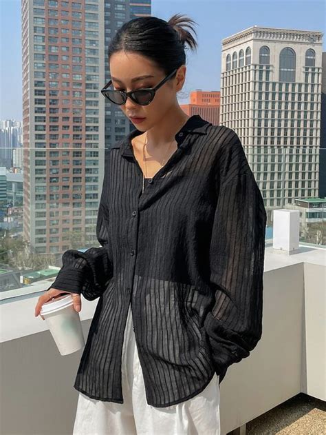 5 Cách phối đồ với áo sơ mi đen cho nữ cực xinh HOT nhất 2024