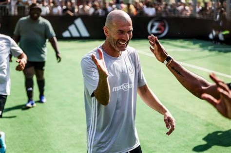 Mercato Zinédine Zidane a la cote en Premier League