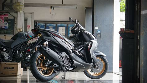 Belakang Kanan Yamaha Aerox Connected Terbaru Maxi Signature