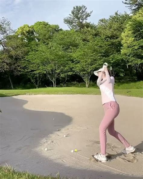 벙커 탈출은 스탠스와 스윙의 안정성이 중요합니다 😎😎⛳️⛳️🍒🍒 골프 골프스윙 여자골프 Shrots Youtube