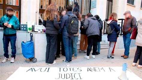 Declaren Dues Activistes Pels Piquets Contra La Seu De Vox A Tarragona